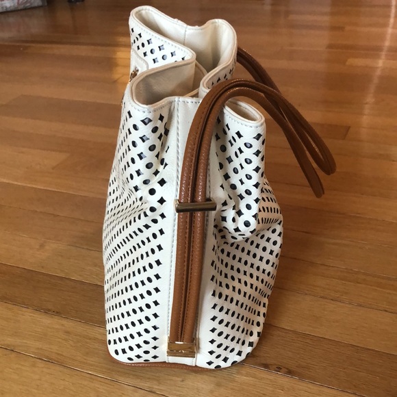 Samoe Style Convertible Handle Bucket Bag - Picture 3 of 11